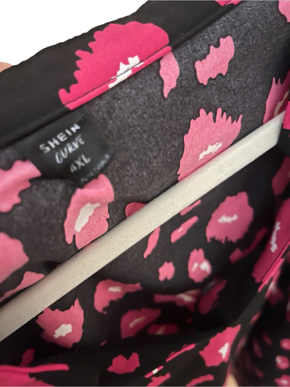 SHEIN Black Long-Sleeve V-Neck Top with Hot Pink Leopard Print - Picture 2 of 2